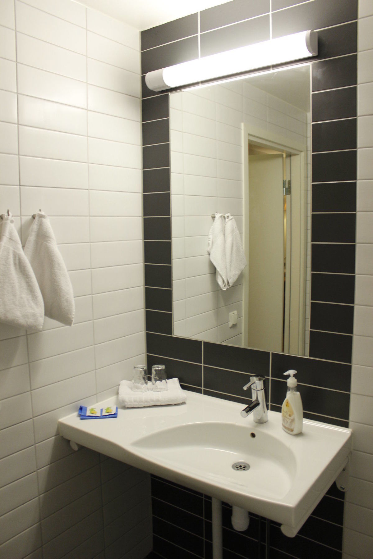 Hotell Skoevde Экстерьер фото
