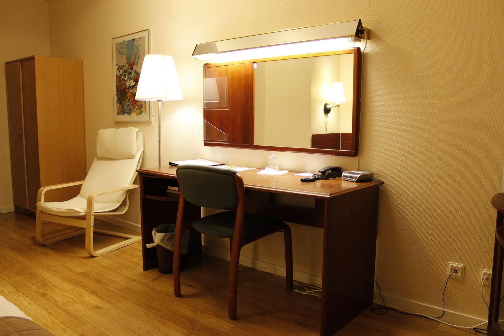 Hotell Skoevde Экстерьер фото