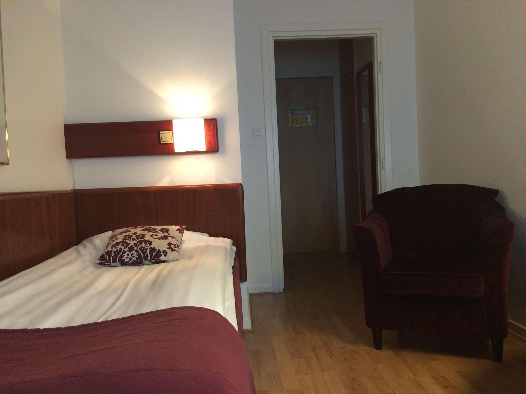 Hotell Skoevde Экстерьер фото